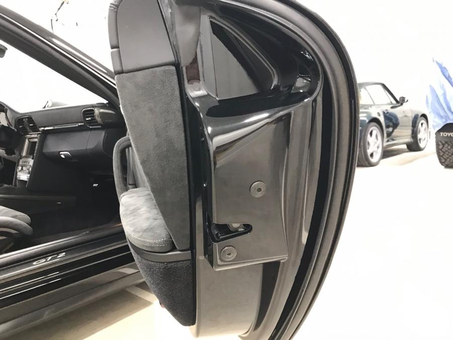 Детали интерьера Porsche 911 GT2 (997) 2008 года  (NA) (фото 93 из 107)